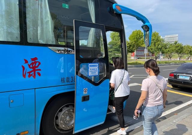 ?7月12日，溧水區首批兩條定制客運班線正式投入運營