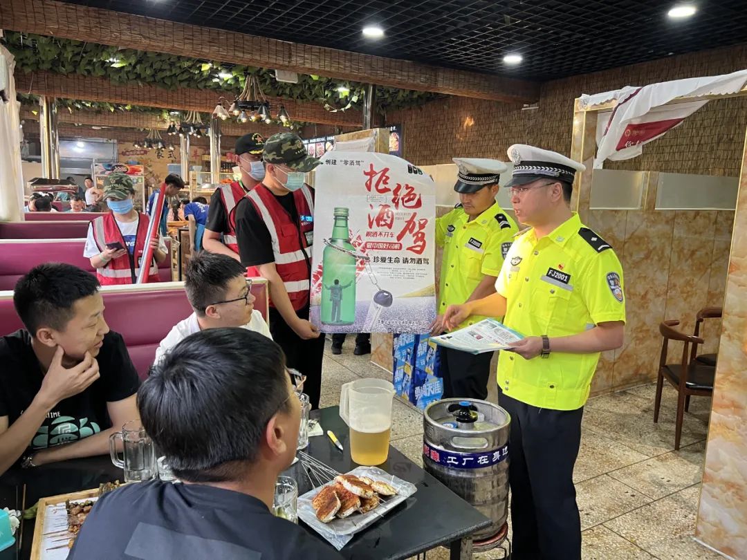 朔州交警聯合全市13家代駕公司，開展夏季拒絕酒駕宣傳活動